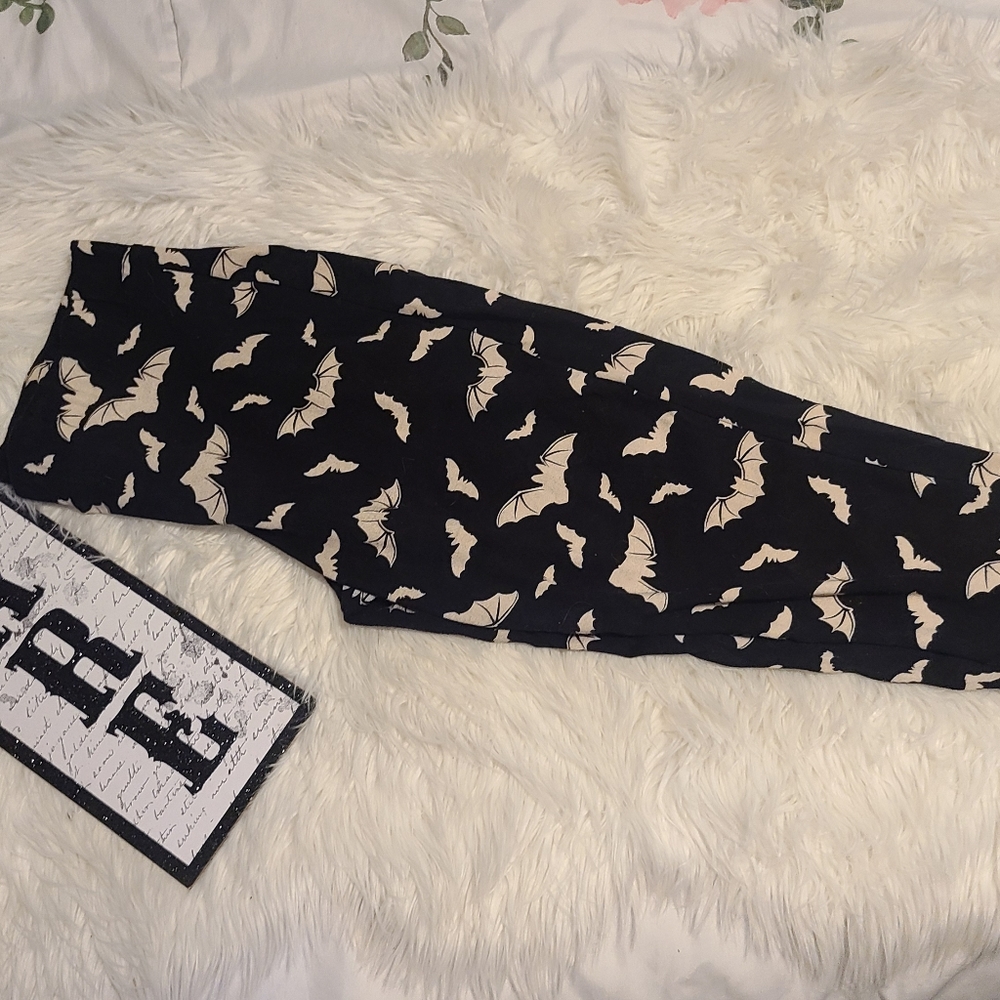 Torrid bats leggings
